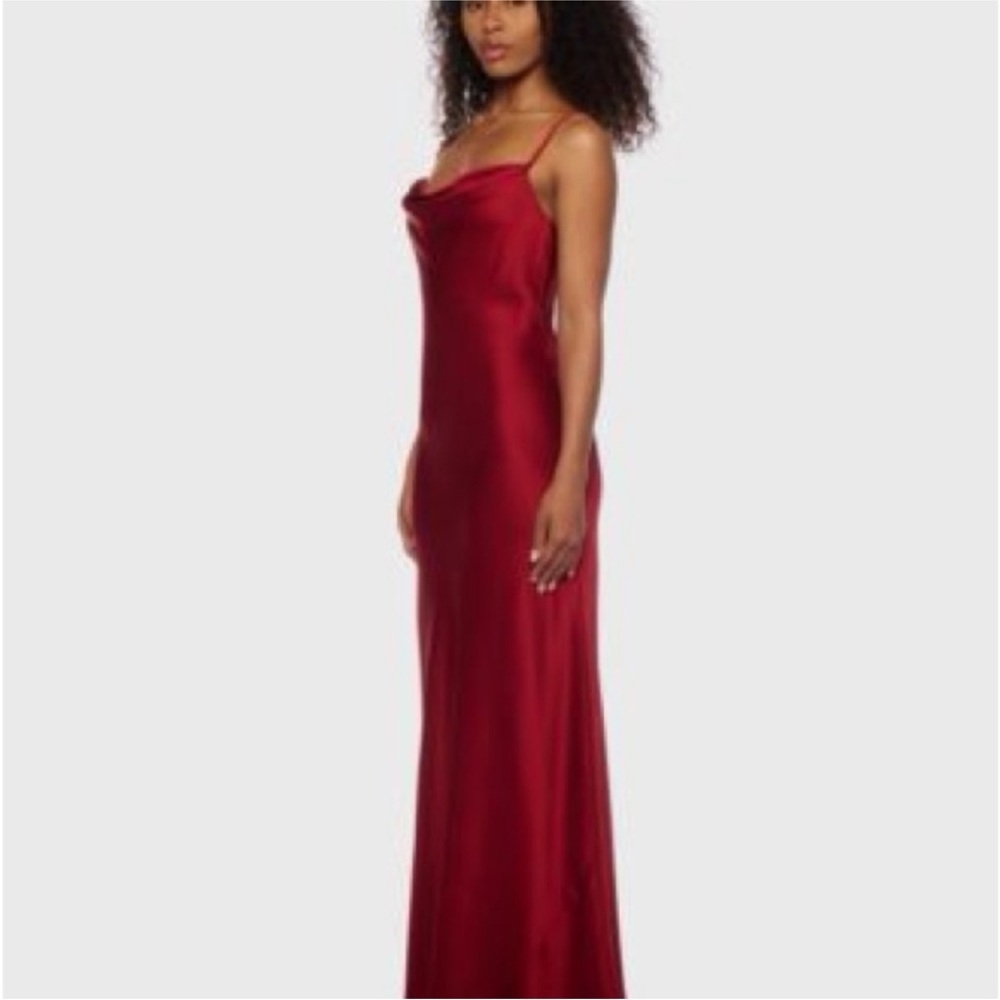 219. Elegant Women Red Satin Evening Gown Size Small NWT